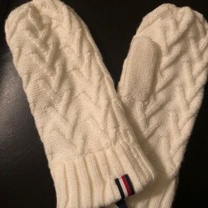 Womens White Cable Knit Tommy Hilfiger Mittens.